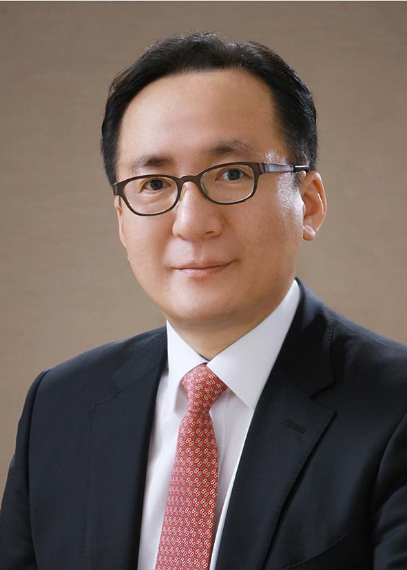 Portrait of Dr. HongKi Lee, Plastic Surgeon